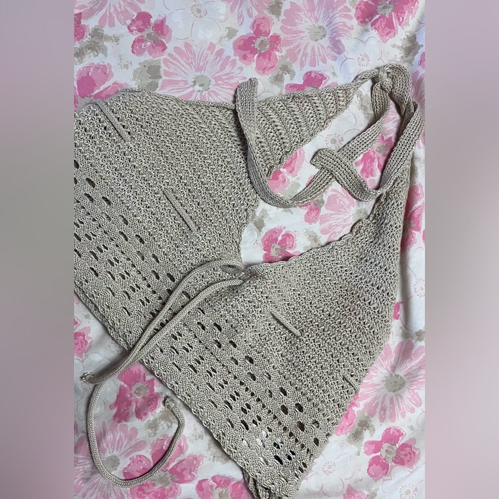 1x SHEIN curve Beige Crochet Halter Top